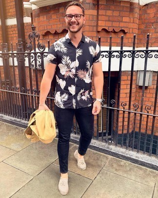 Welche enge Jeans mit orange Shirtjacke zu tragen – 4 Herren Outfits