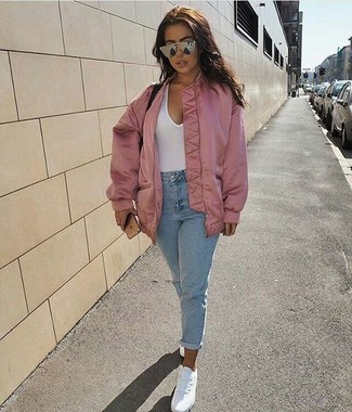 Rosa Bomberjacke kombinieren – 21 Damen Outfits