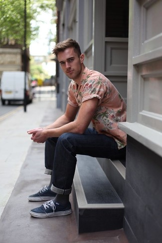 Rosa Kurzarmhemd mit Blumenmuster kombinieren – 23 Herren Outfits