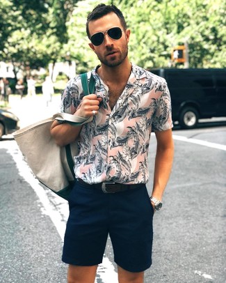 Rosa Kurzarmhemd mit Blumenmuster kombinieren – 23 Herren Outfits