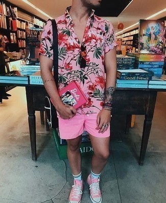 Rosa Kurzarmhemd mit Blumenmuster kombinieren – 23 Herren Outfits