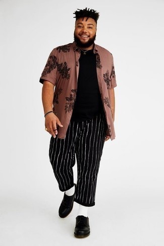 Rosa Kurzarmhemd mit Blumenmuster kombinieren – 23 Herren Outfits