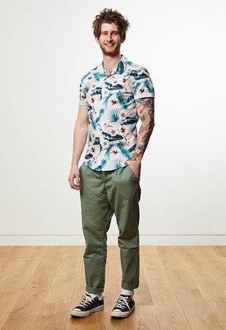 Rosa Kurzarmhemd mit Blumenmuster kombinieren – 23 Herren Outfits