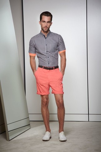 Rosa Shorts kombinieren für Herren