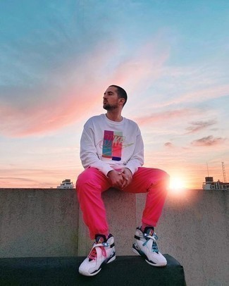 Rosa Jogginghose kombinieren – 7 Herren Outfits warm Wetter