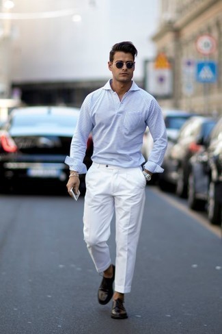 Polo Pullover kombinieren – 542+ Herren Outfits: Kombinieren Sie einen Polo Pullover mit einer weißen Anzughose für eine klassischen und verfeinerte Silhouette. Bringen Sie die Dinge durcheinander, indem Sie schwarzen Leder Derby Schuhe mit diesem Outfit tragen.