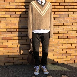 Bedruckte Krawatte kombinieren – 11 Casual Herren Outfits