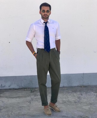 Bedruckte Krawatte kombinieren – 11 Casual Herren Outfits