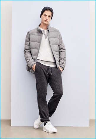 Wie Daunenjacke mit niedriger Sneakers zu kombinieren – 301 Herren Outfits
