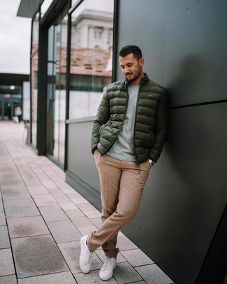 Wie Daunenjacke mit niedriger Sneakers zu kombinieren – 301 Herren Outfits