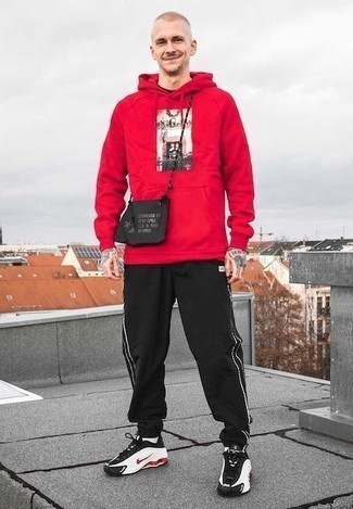 roter bedruckter Pullover mit einem Kapuze von Givenchy
