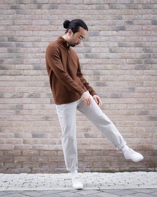 brauner Pullover mit einem Reißverschluss am Kragen von Urban Classics