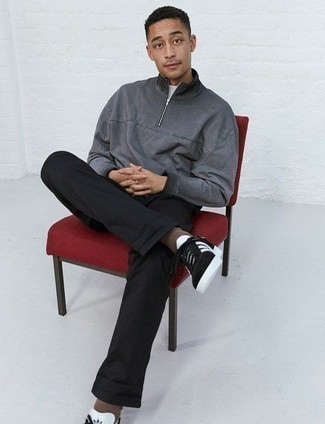 grauer Pullover mit einem Reißverschluss am Kragen von Giorgio Armani