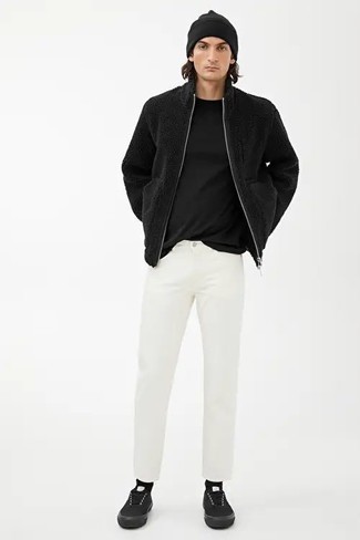 schwarzer Fleece-Pullover mit einem Reißverschluß von Essentials
