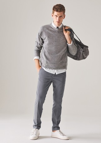 grauer Pullover mit einem Rundhalsausschnitt von Lee
