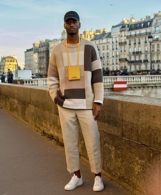 hellbeige bedruckter Pullover mit einem Rundhalsausschnitt von Saint Laurent