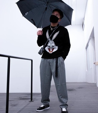 schwarzer bedruckter Pullover mit einem Rundhalsausschnitt von Alexander McQueen