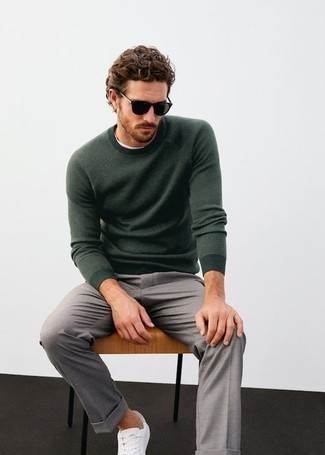 dunkelgrüner Pullover mit einem Rundhalsausschnitt von Tom Tailor Denim