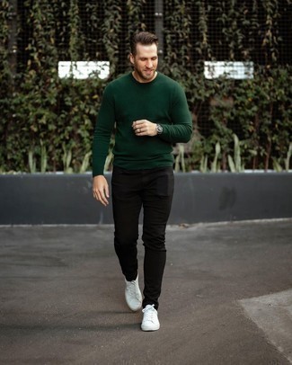 dunkelgrüner Pullover mit einem Rundhalsausschnitt von Calvin Klein