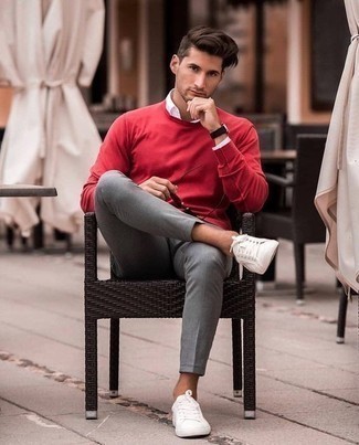 roter Pullover mit einem Rundhalsausschnitt von Moncler