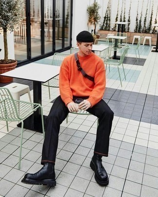 Orange Pullover mit einem Rundhalsausschnitt kombinieren – 215 Herren Outfits: Paaren Sie einen orange Pullover mit einem Rundhalsausschnitt mit einer schwarzen Chinohose, um einen lockeren, aber dennoch stylischen Look zu erhalten. Ergänzen Sie Ihr Outfit mit schwarzen Chelsea Boots aus Leder, um Ihr Modebewusstsein zu zeigen.