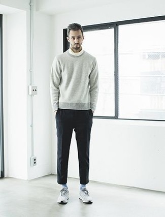 grauer Pullover mit einem Rundhalsausschnitt von Urban Classics