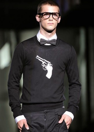 schwarzer und weißer bedruckter Pullover mit einem Rundhalsausschnitt von Haculla