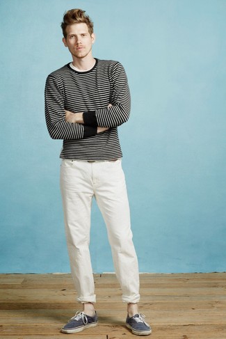 schwarzer und weißer horizontal gestreifter Pullover mit einem Rundhalsausschnitt von Joseph