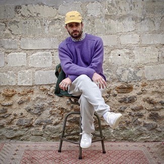 violetter Pullover mit einem Rundhalsausschnitt von Roberto Collina