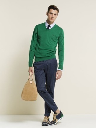 grüner Pullover mit einem V-Ausschnitt von Hackett Clothing