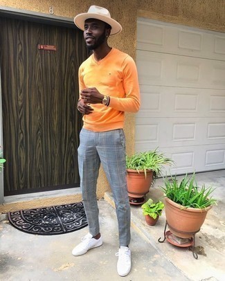orange Pullover mit einem V-Ausschnitt von Damir Doma