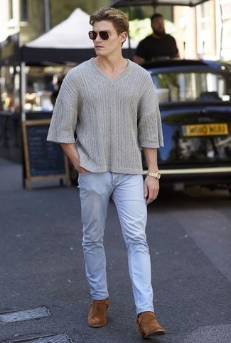 grauer Pullover mit einem V-Ausschnitt von Merc of London