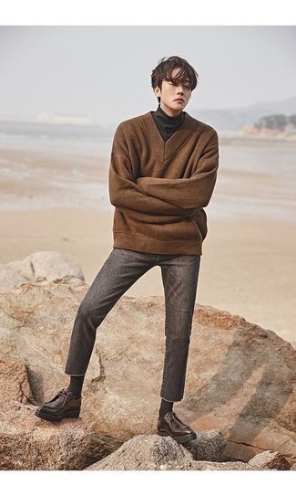 brauner Pullover mit einem V-Ausschnitt von Gant
