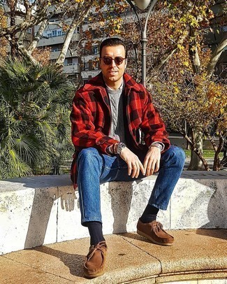Rote und schwarze Cabanjacke mit Vichy-Muster kombinieren – 2 Herren Outfits
