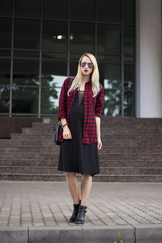 Rotes und schwarzes Businesshemd mit Schottenmuster kombinieren – 105 Damen Outfits