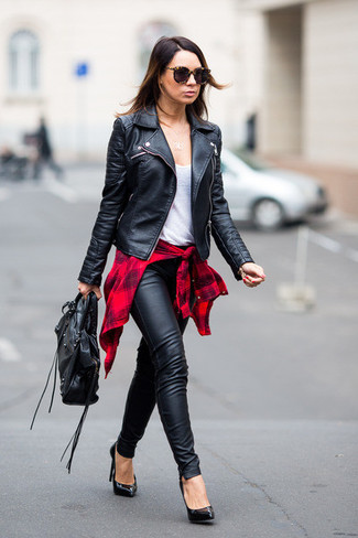 Rotes und schwarzes Businesshemd mit Schottenmuster kombinieren – 63 Herbst Damen Outfits
