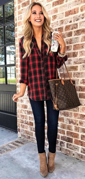 Rotes und schwarzes Businesshemd mit Schottenmuster kombinieren – 105 Damen Outfits