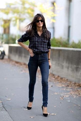 Rotes und schwarzes Businesshemd mit Schottenmuster kombinieren – 11 Elegante Damen Outfits