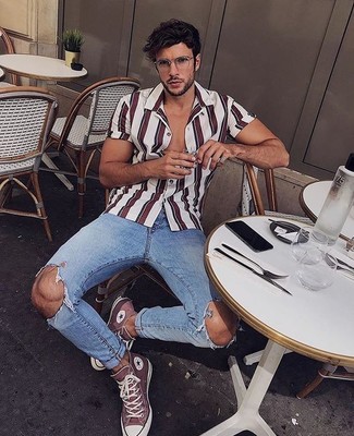 Rote und weiße hohe Sneakers aus Segeltuch kombinieren – 50 Herren Outfits