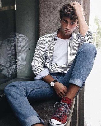 Rote und weiße hohe Sneakers aus Segeltuch kombinieren – 50 Herren Outfits