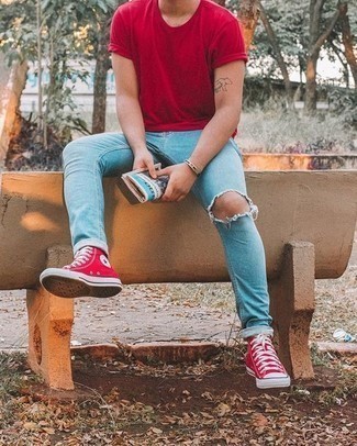 Rote und weiße hohe Sneakers aus Segeltuch kombinieren – 50 Herren Outfits