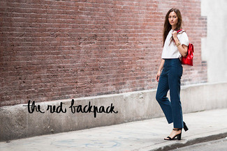 Roten Rucksack kombinieren – 4 Damen Outfits heiß Wetter