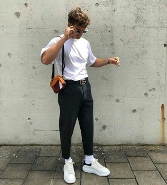 Rote Segeltuch Umhängetasche kombinieren – 1 Herren Outfits heiß Wetter