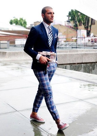 Rote Chinohose mit Schottenmuster kombinieren – 40 Herren Outfits