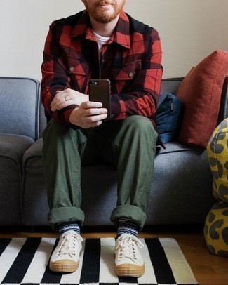 Rotes Flanell Langarmhemd mit Schottenmuster kombinieren – 27 Herren Outfits