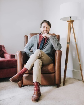Rote gepunktete Socken kombinieren – 22 Herren Outfits