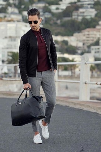 Wie rotes Polohemd mit weißer Segeltuch niedriger Sneakers zu kombinieren – 20 Herren Outfits