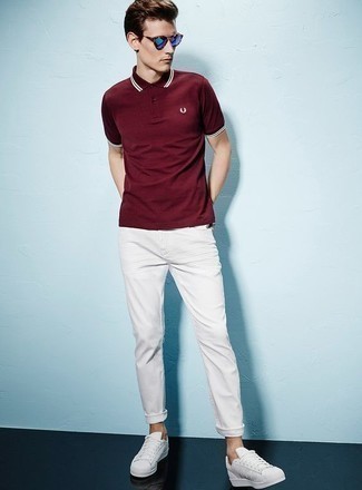 Wie rotes Polohemd mit weißer Segeltuch niedriger Sneakers zu kombinieren – 20 Herren Outfits