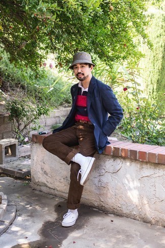 Wie rotes Polohemd mit weißer Segeltuch niedriger Sneakers zu kombinieren – 20 Herren Outfits