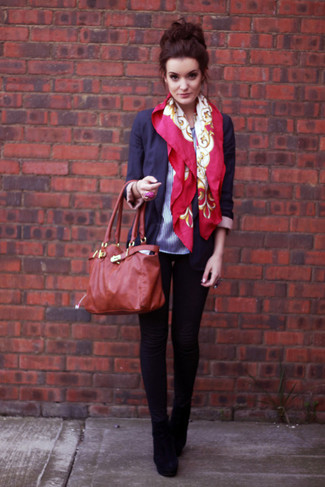 Roten bedruckten Schal kombinieren – 13 Damen Outfits